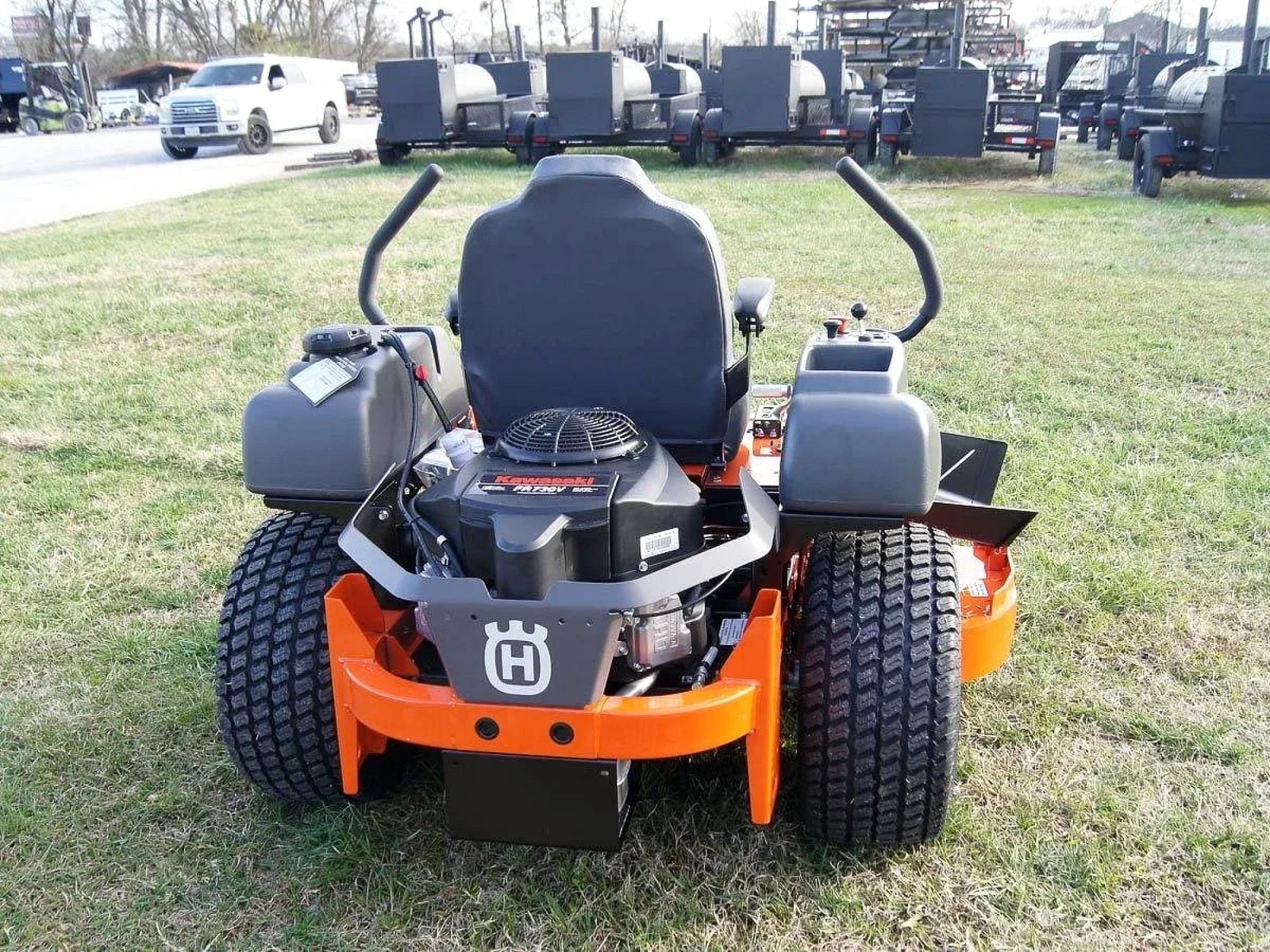 Husqvarna MZ61 61″ Zero Turn Lawn Mower 24HP KAW (Scratch and Dent) - Image 4