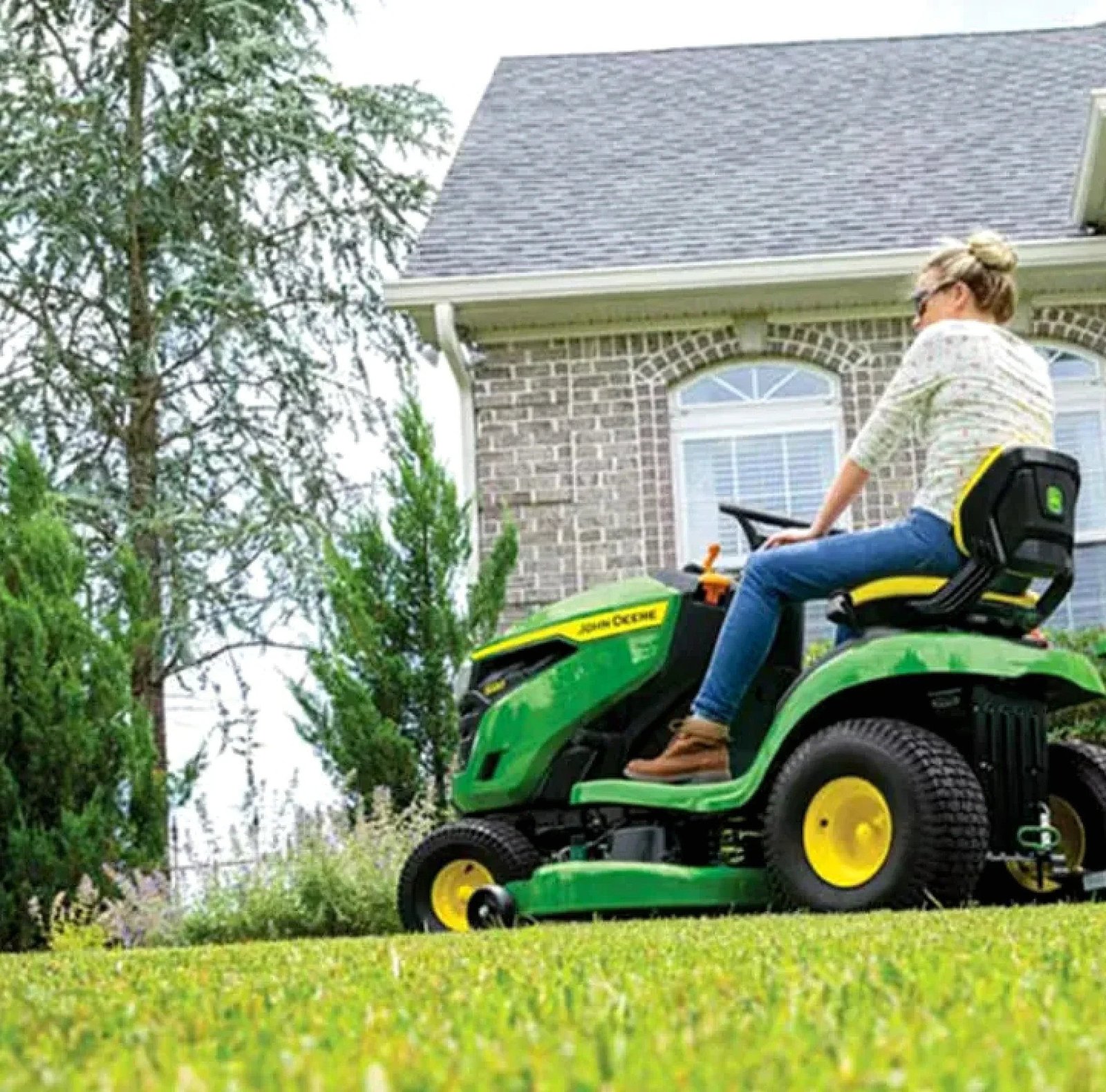 John Deere S120 42-Inch 22 HP V-Twin Gas Hydrostatic Riding Lawn Mower - Image 11