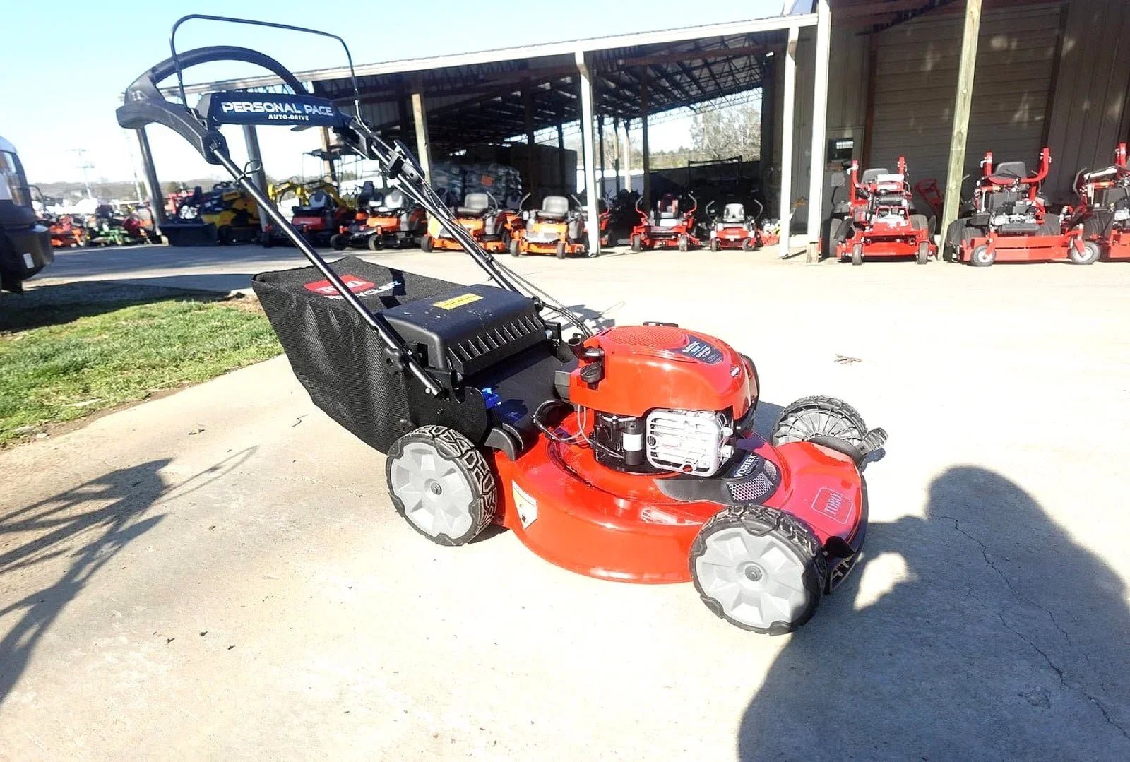 Toro 22 in. Recycler SmartStow Electric Lawn Mower - Image 5