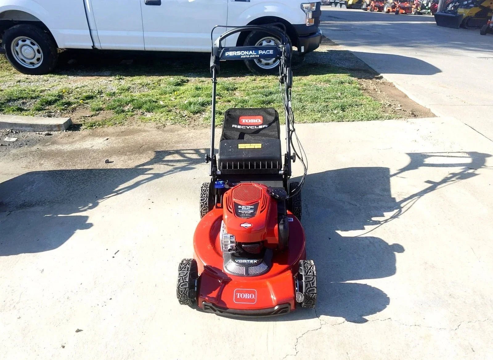 Toro 22 in. Recycler SmartStow Electric Lawn Mower - Image 10